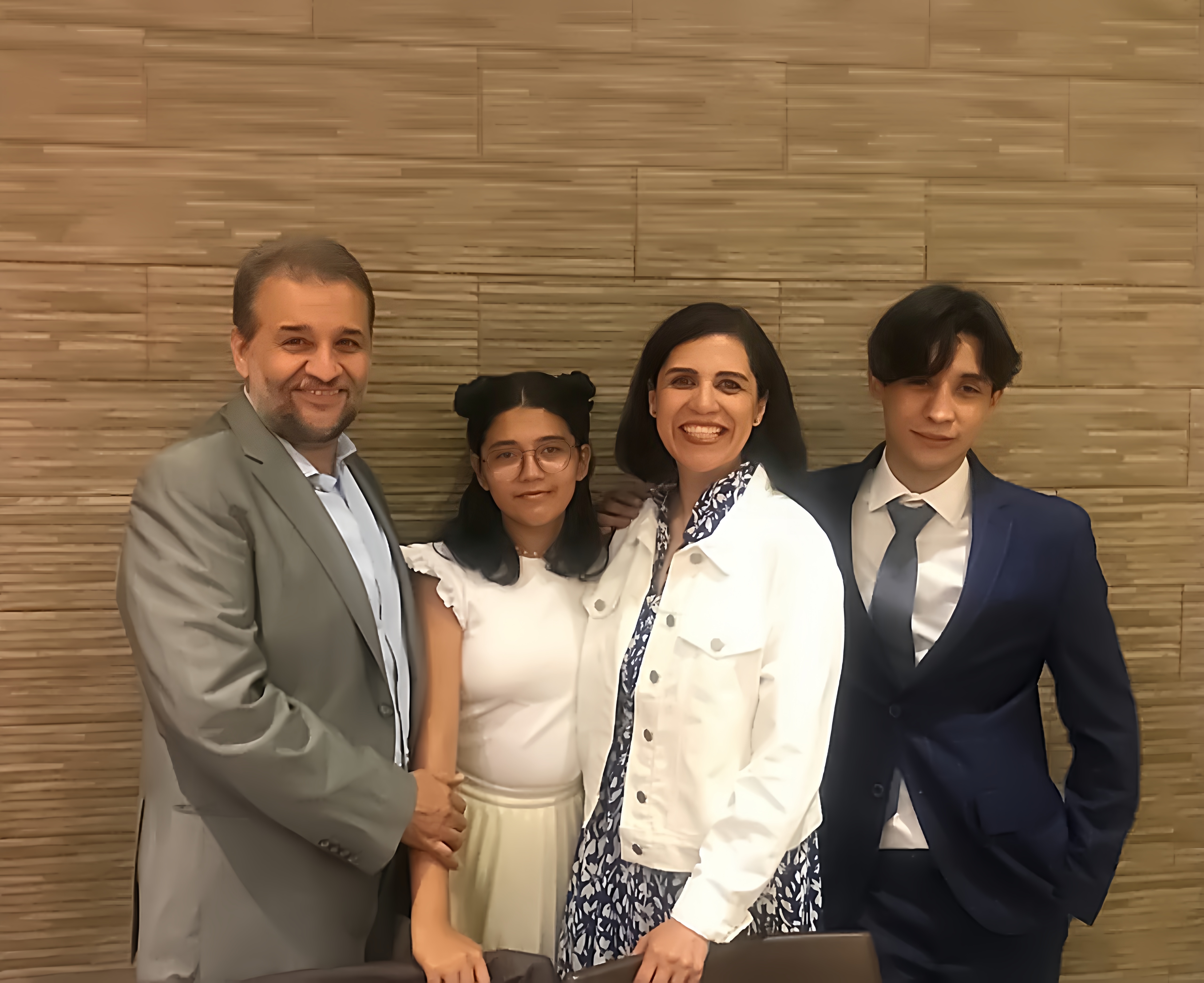 Alejandro Corzo con su familia
